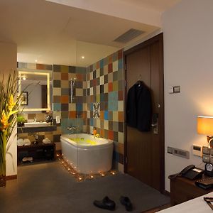 Deluxe  Without Window King Room